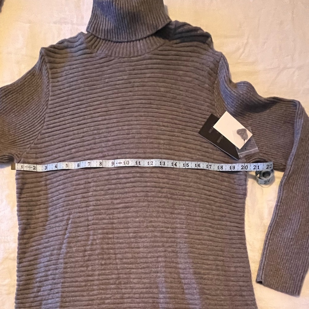 Devotion by Cyrus Sweater - Picture 6 of 7
